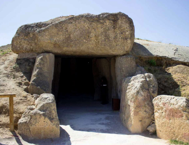 CASABELL3_DOLMENES_ALOJAMIENTO_LICUA_1400X934