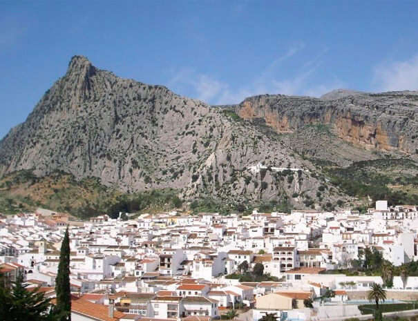 CASABELL3-Sierra_De_Abdaljis_ALOJAMIENTO_LICUA_605X465
